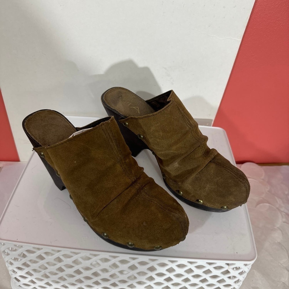 Mia seude clogs